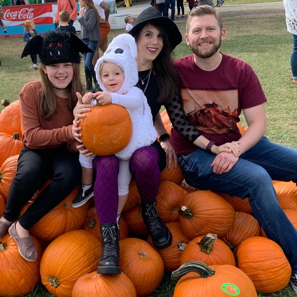 Like to bookmark my closet! - Picture 2 of 7